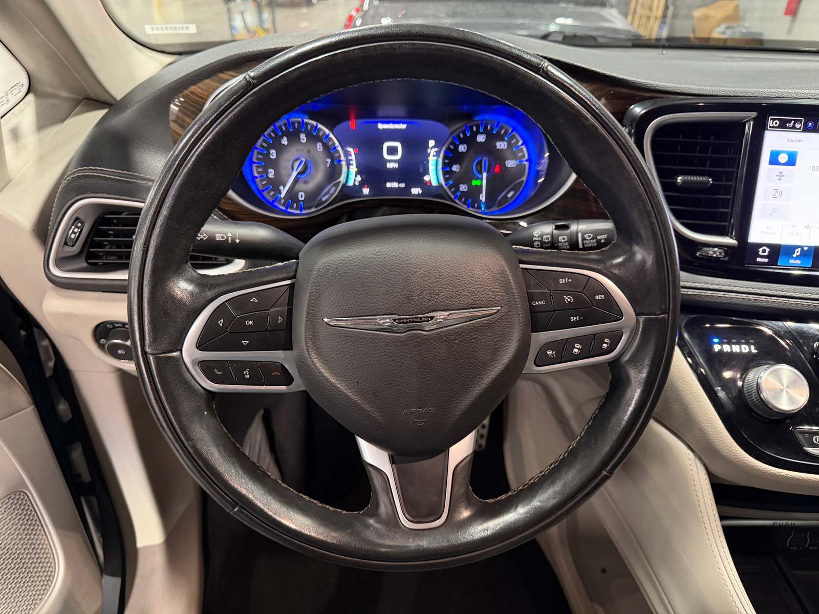 Thumbnail: 2022 Chrysler Pacifica - 4