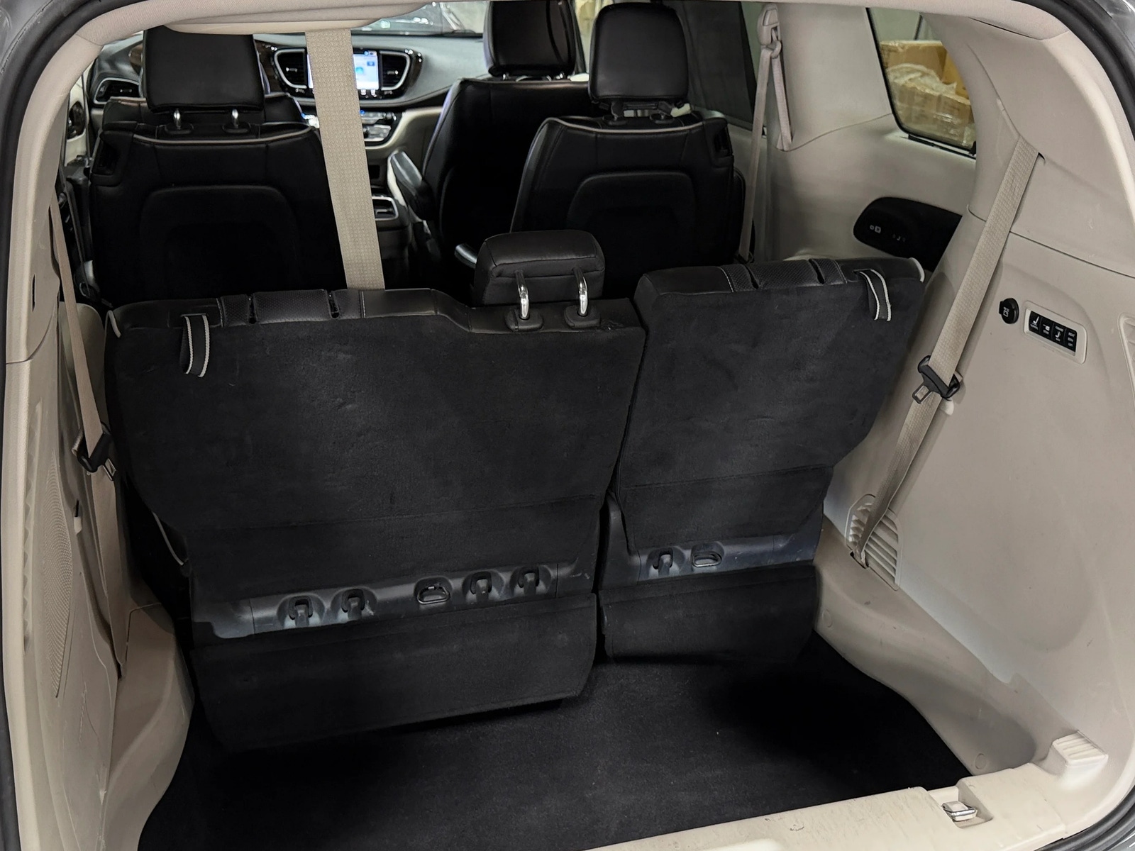 Thumbnail: 2022 Chrysler Pacifica - 6