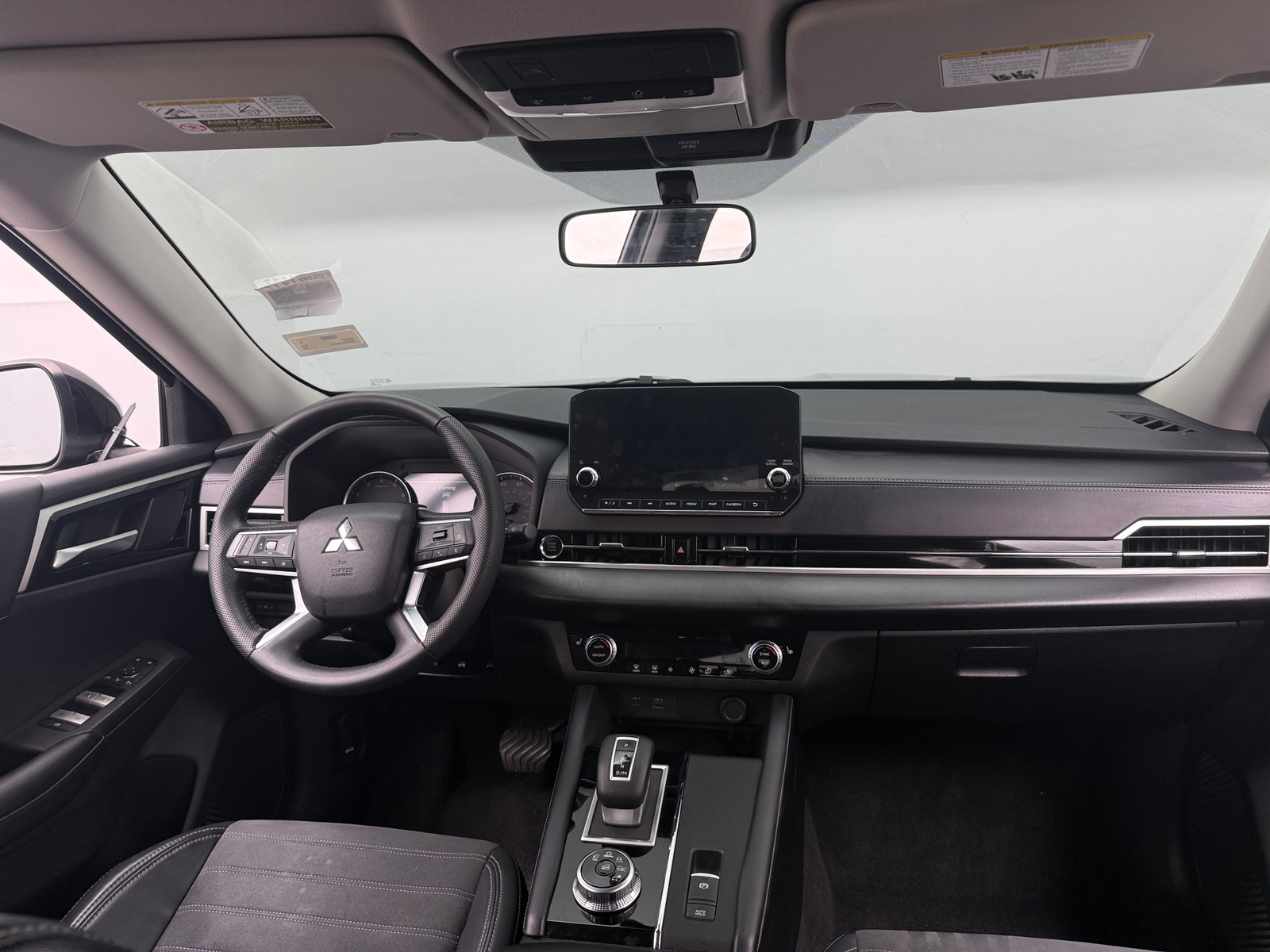 Thumbnail: 2023 Mitsubishi Outlander - 2