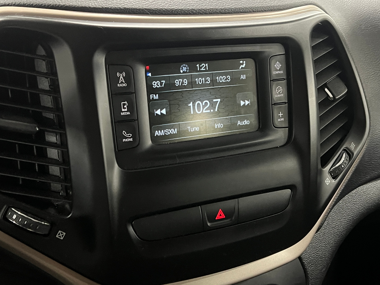 Thumbnail: 2018 Jeep Cherokee - 4