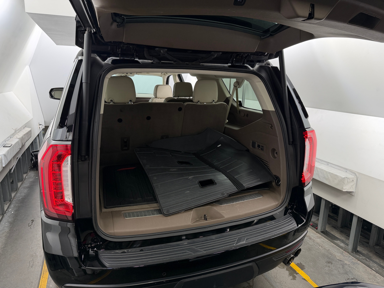 Thumbnail: 2021 GMC Yukon XL - 6