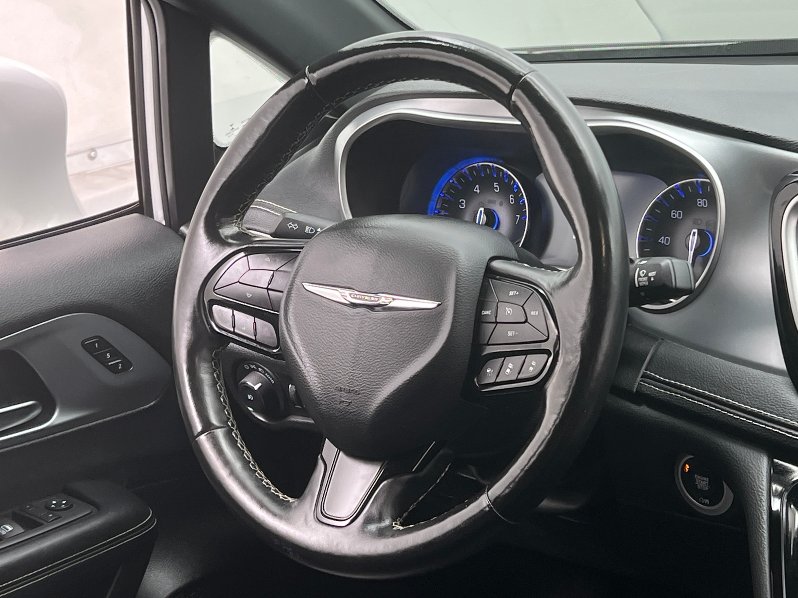 Thumbnail: 2021 Chrysler Pacifica - 4