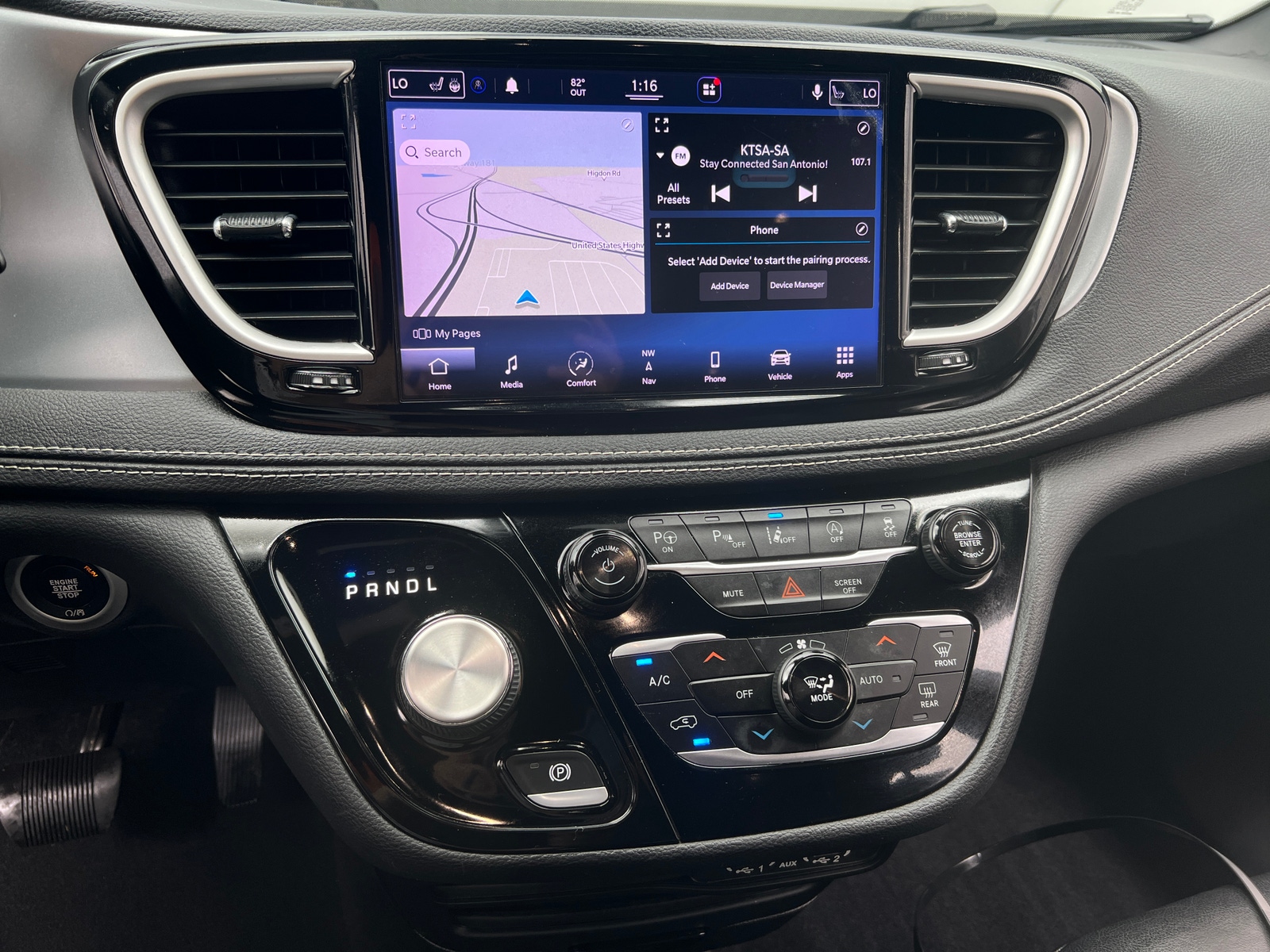 Thumbnail: 2021 Chrysler Pacifica - 3