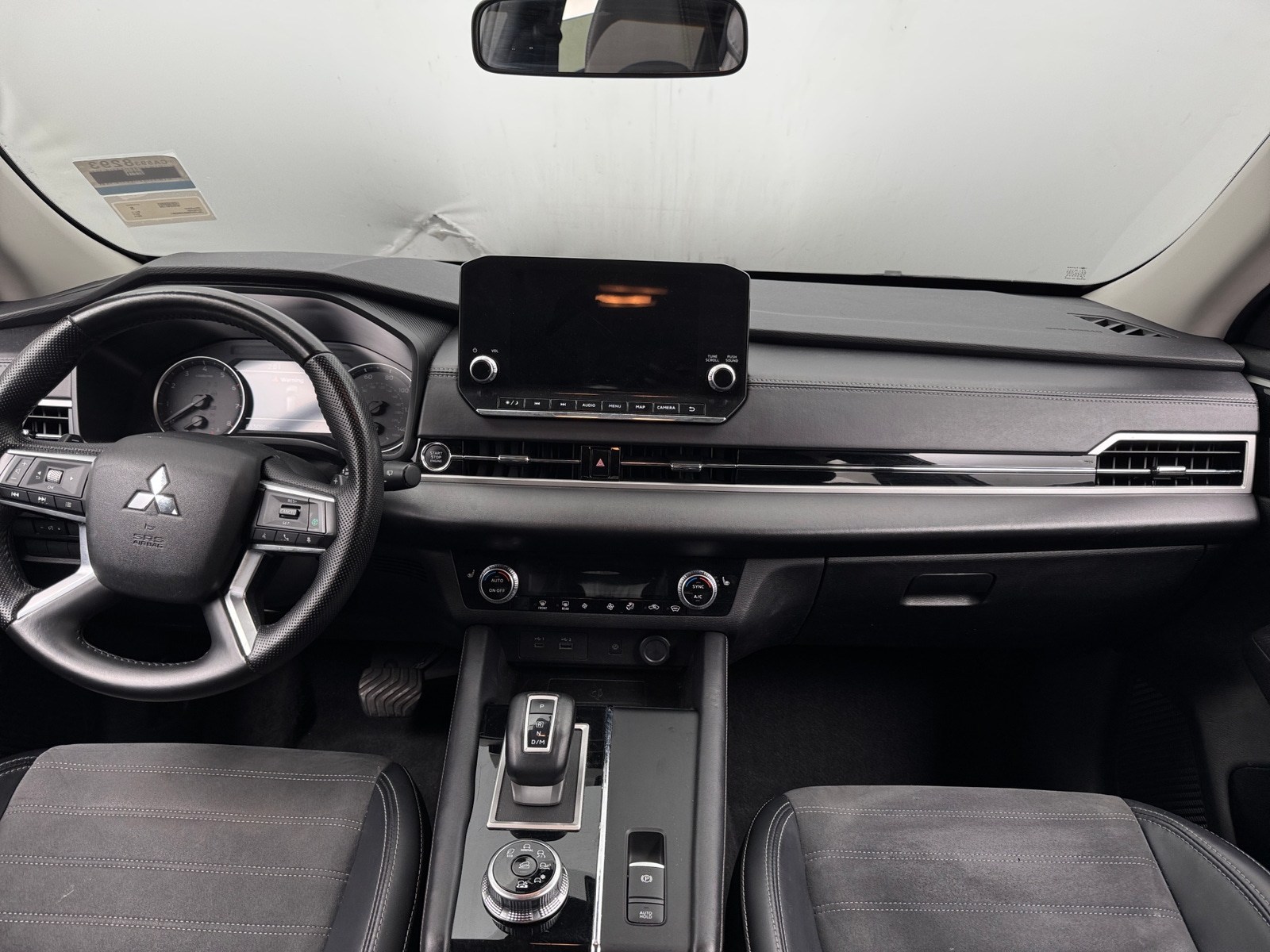 Thumbnail: 2024 Mitsubishi Outlander - 2