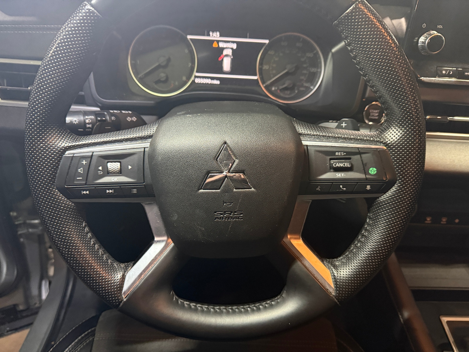 Thumbnail: 2024 Mitsubishi Outlander - 4