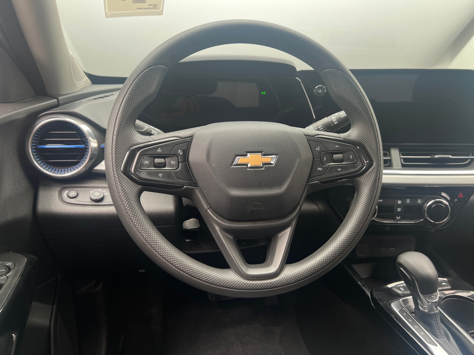 Thumbnail: 2025 Chevrolet Trax - 4