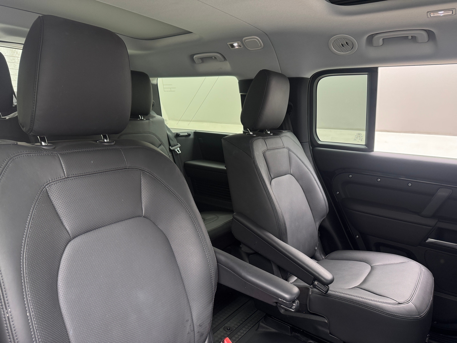 Thumbnail: 2025 Land Rover Defender - 5