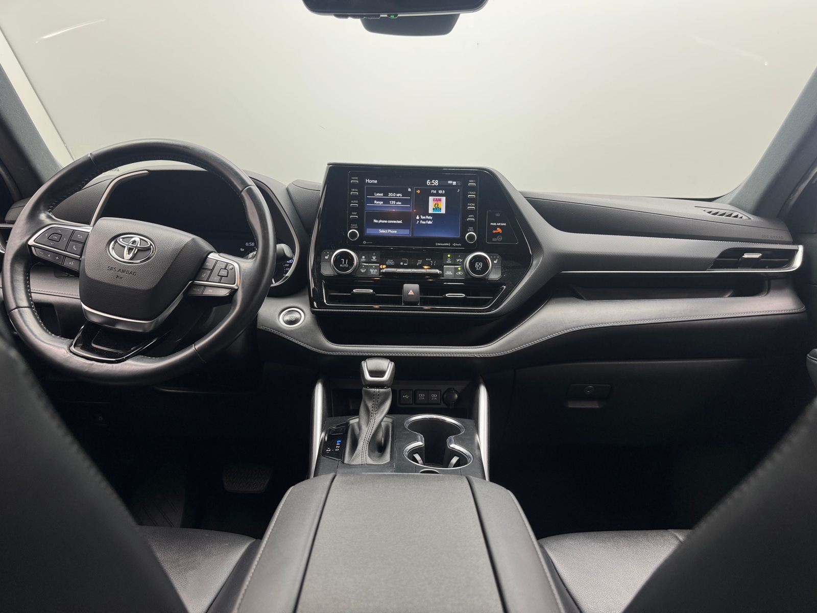 Thumbnail: 2025 Toyota RAV4 - 3