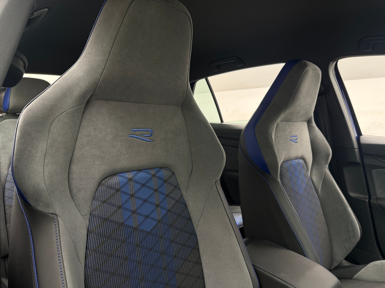 Thumbnail: 2025 Volkswagen Golf - 2