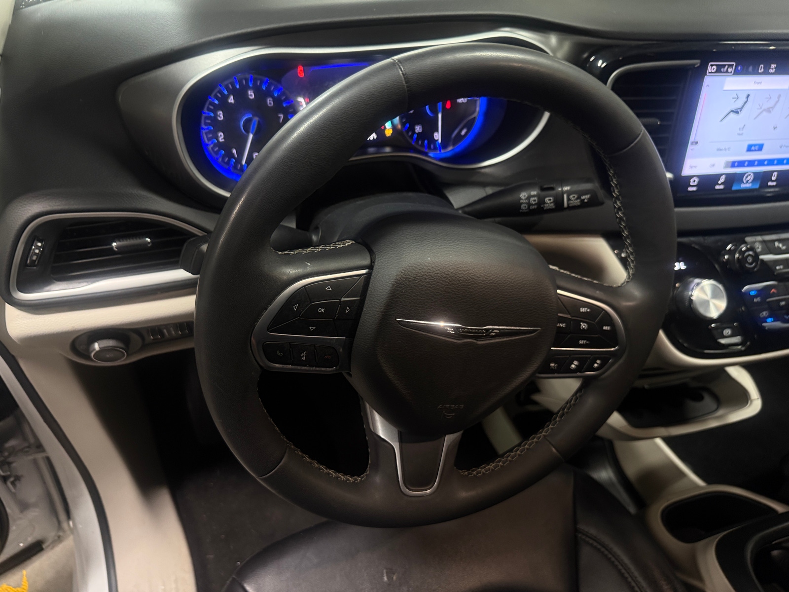 Thumbnail: 2024 Chrysler Pacifica - 4
