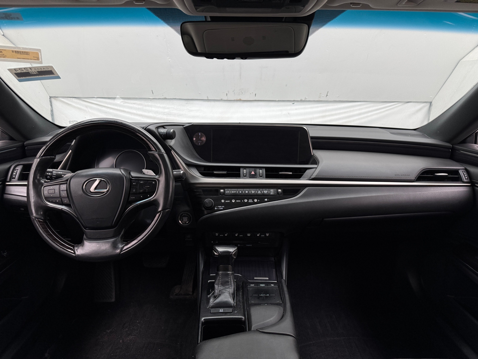 Thumbnail: 2019 Lexus ES - 3