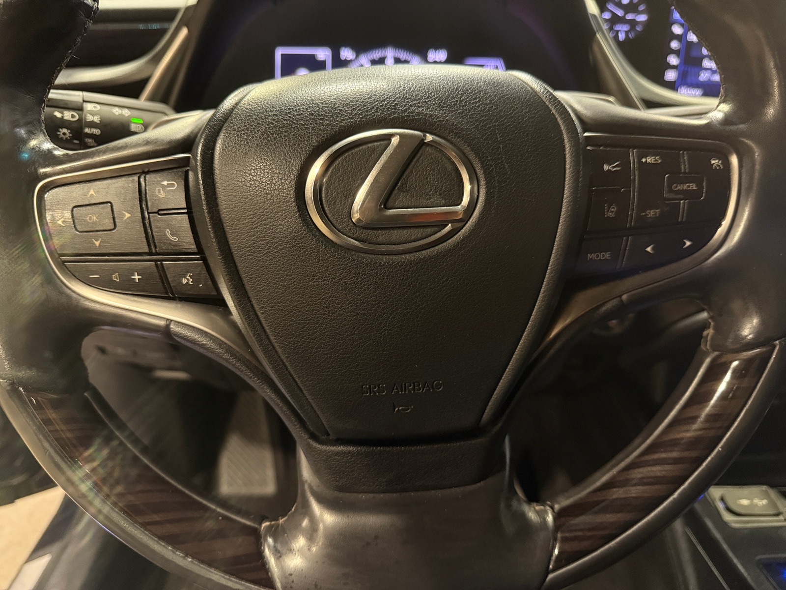 Thumbnail: 2019 Lexus ES - 5
