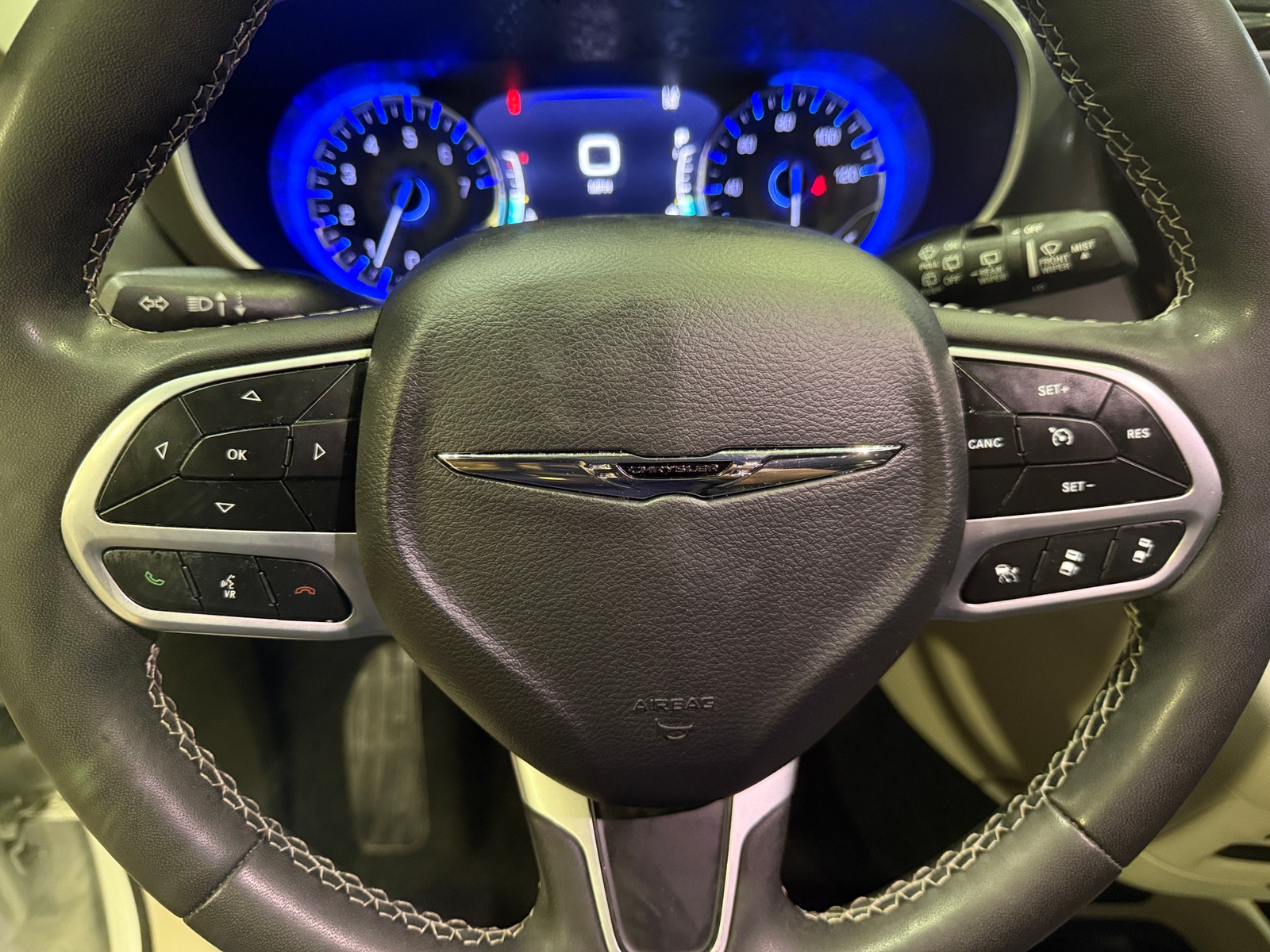Thumbnail: 2023 Chrysler Pacifica - 4