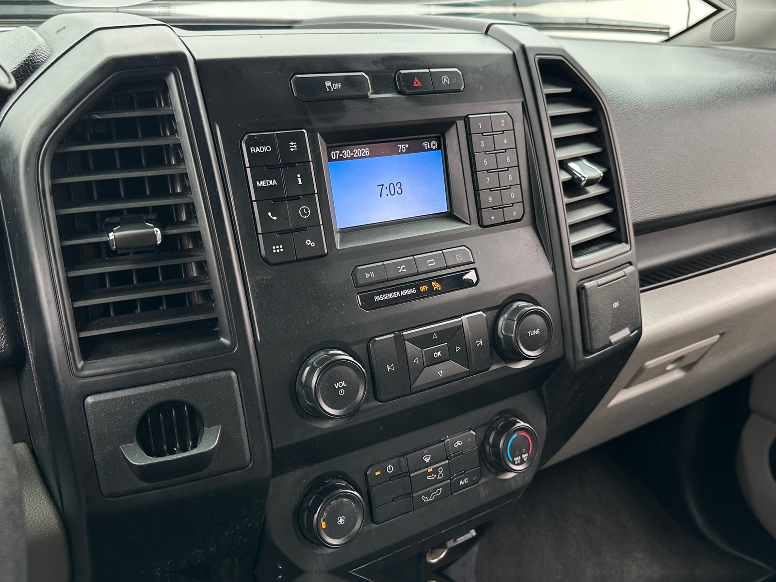 Thumbnail: 2019 Ford Econoline - 4