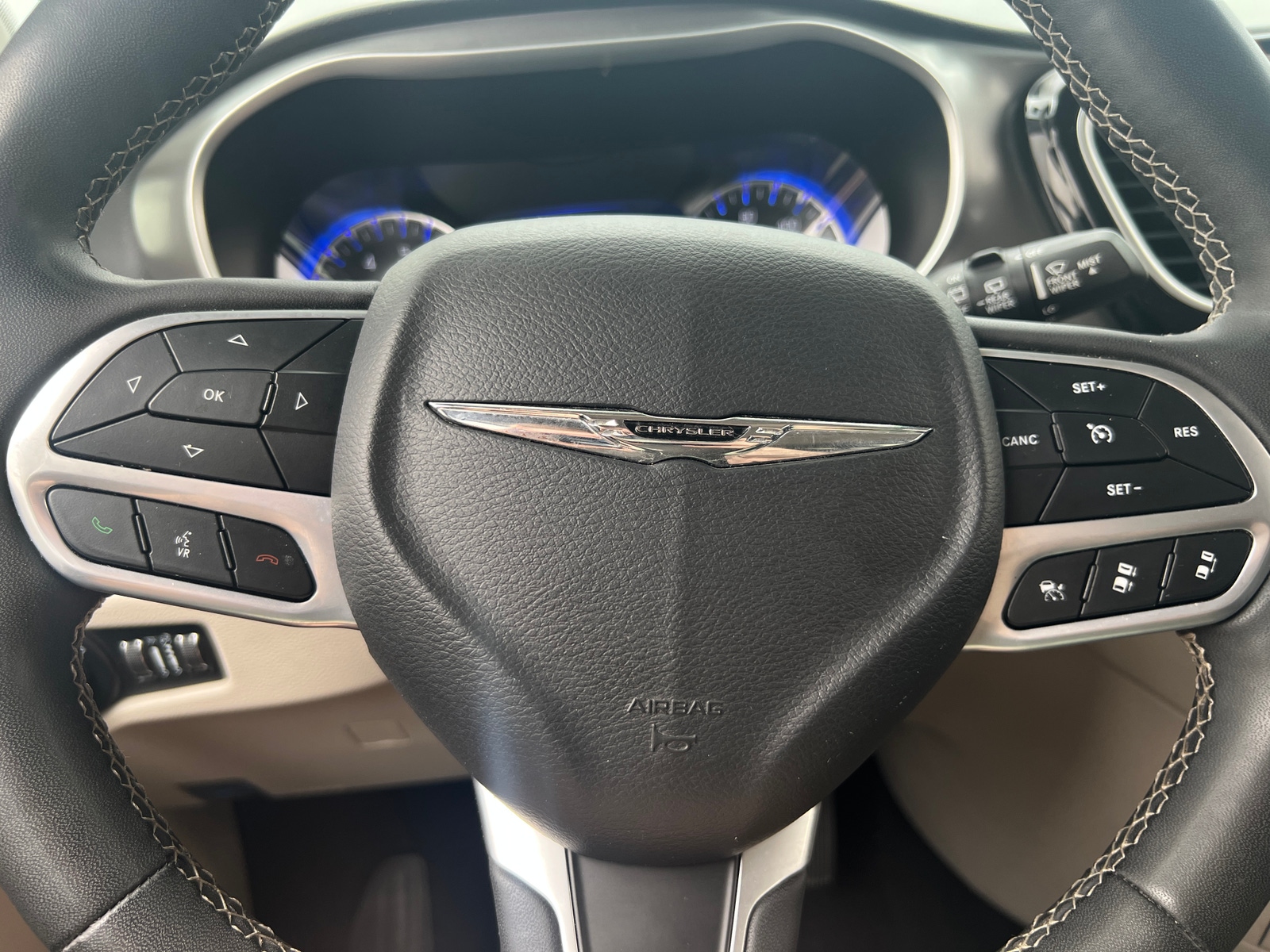 Thumbnail: 2023 Chrysler Pacifica - 4