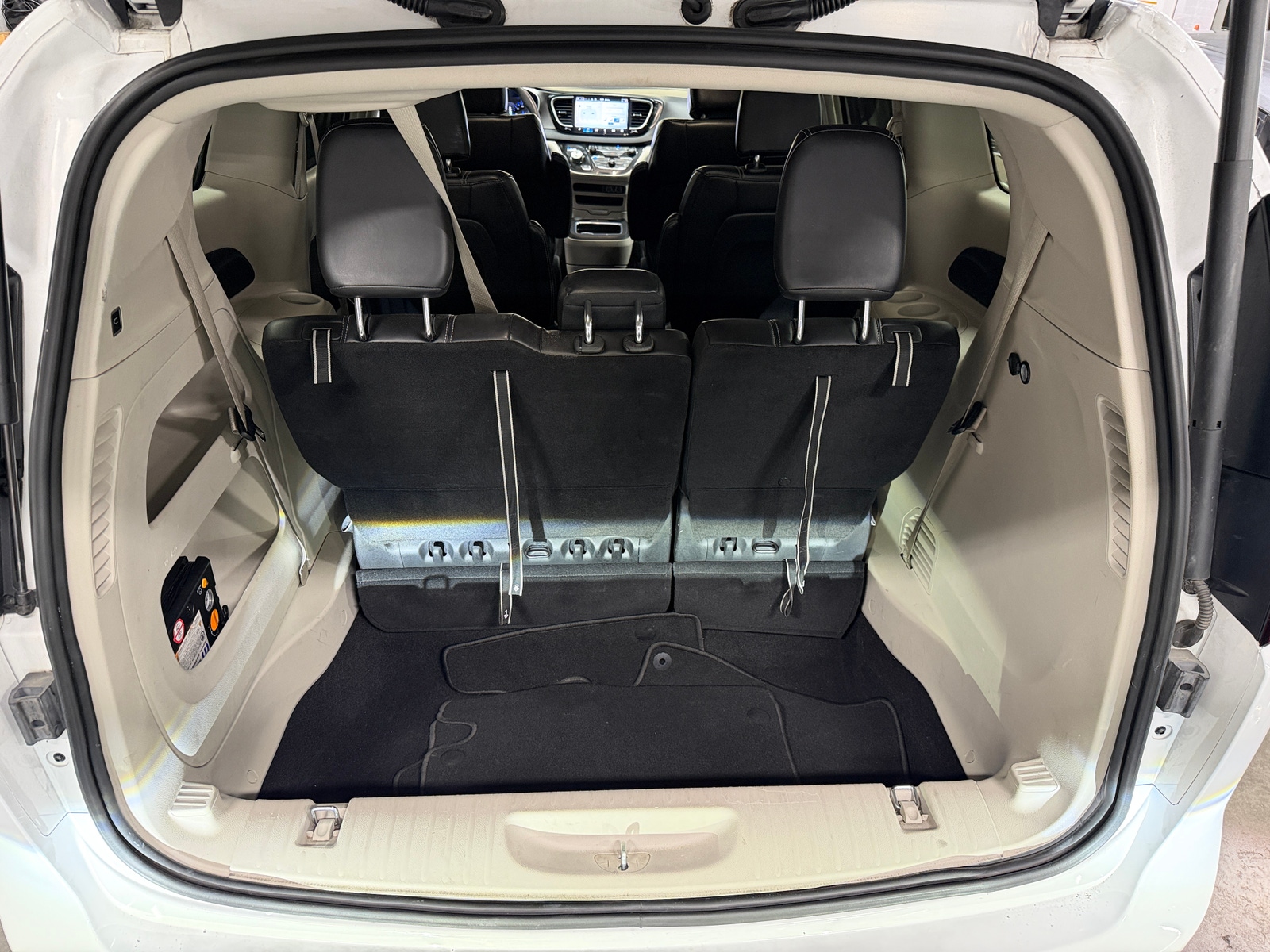Thumbnail: 2024 Chrysler Pacifica - 6