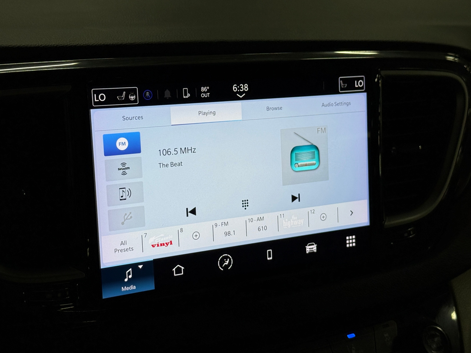 Thumbnail: 2024 Chrysler Pacifica - 3