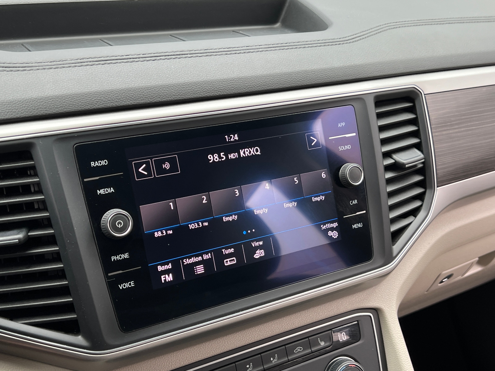 Thumbnail: 2019 Volkswagen Atlas - 3