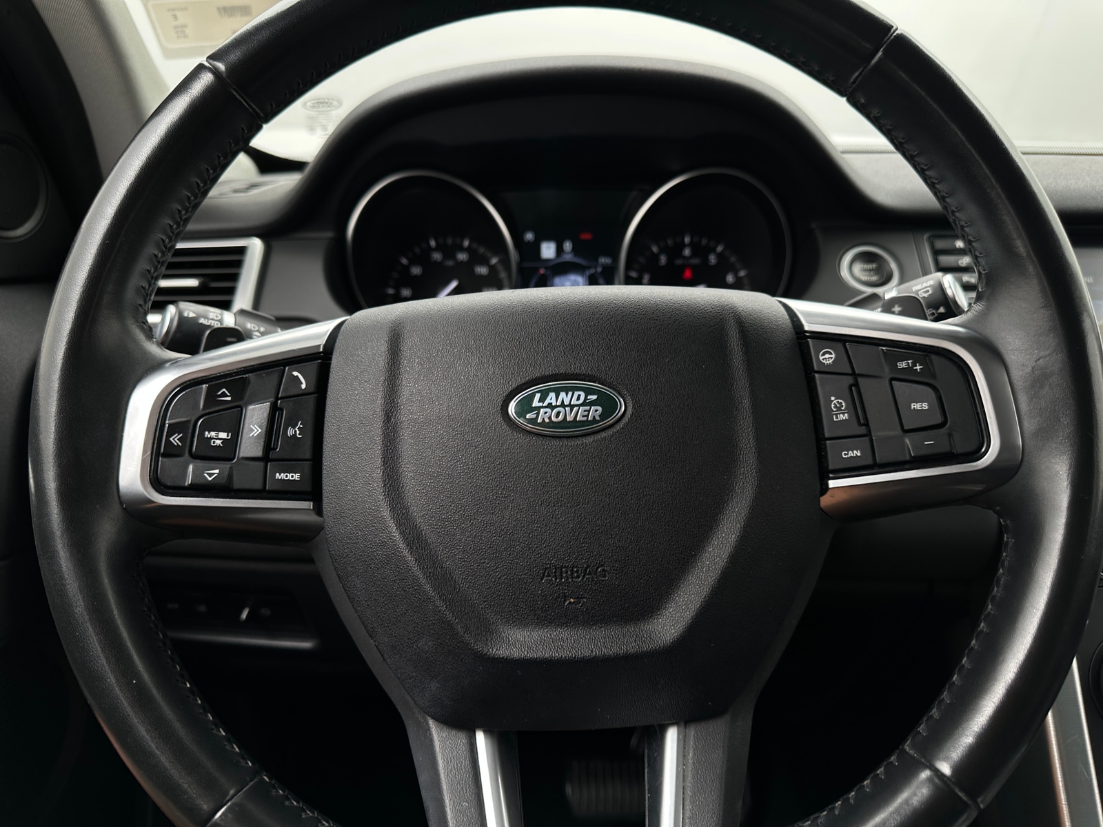 Thumbnail: 2018 Land Rover Discovery Sport - 4