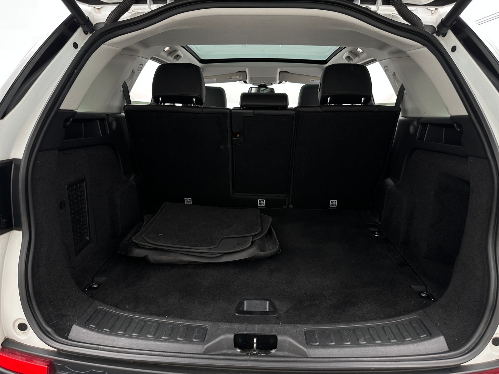 Thumbnail: 2018 Land Rover Discovery Sport - 6