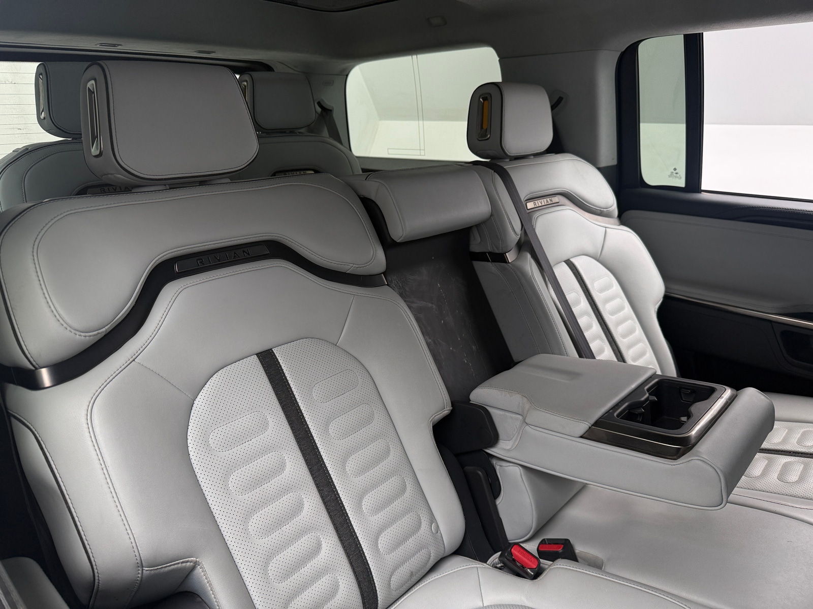 Thumbnail: 2023 Rivian R1S - 5