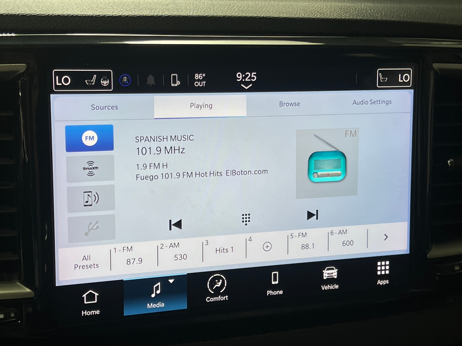 Thumbnail: 2024 Chrysler Pacifica - 3