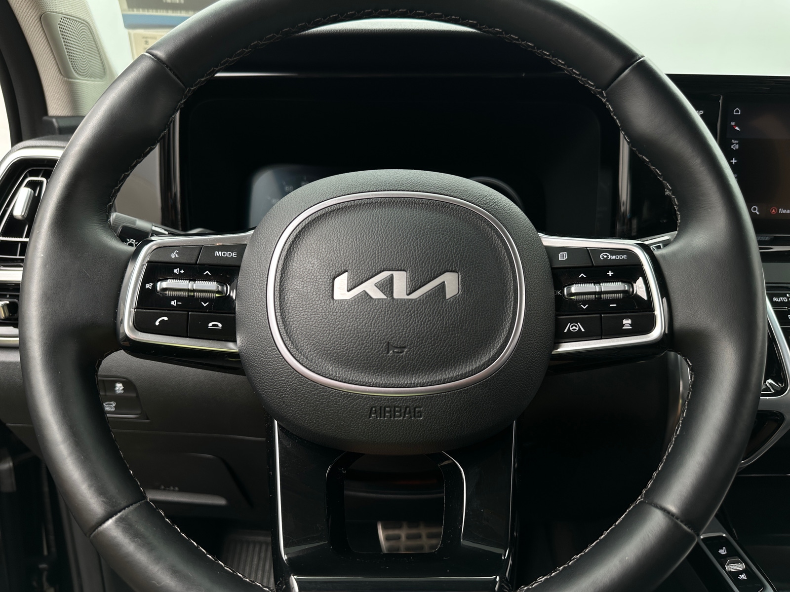 Thumbnail: 2022 Kia Sorento - 4