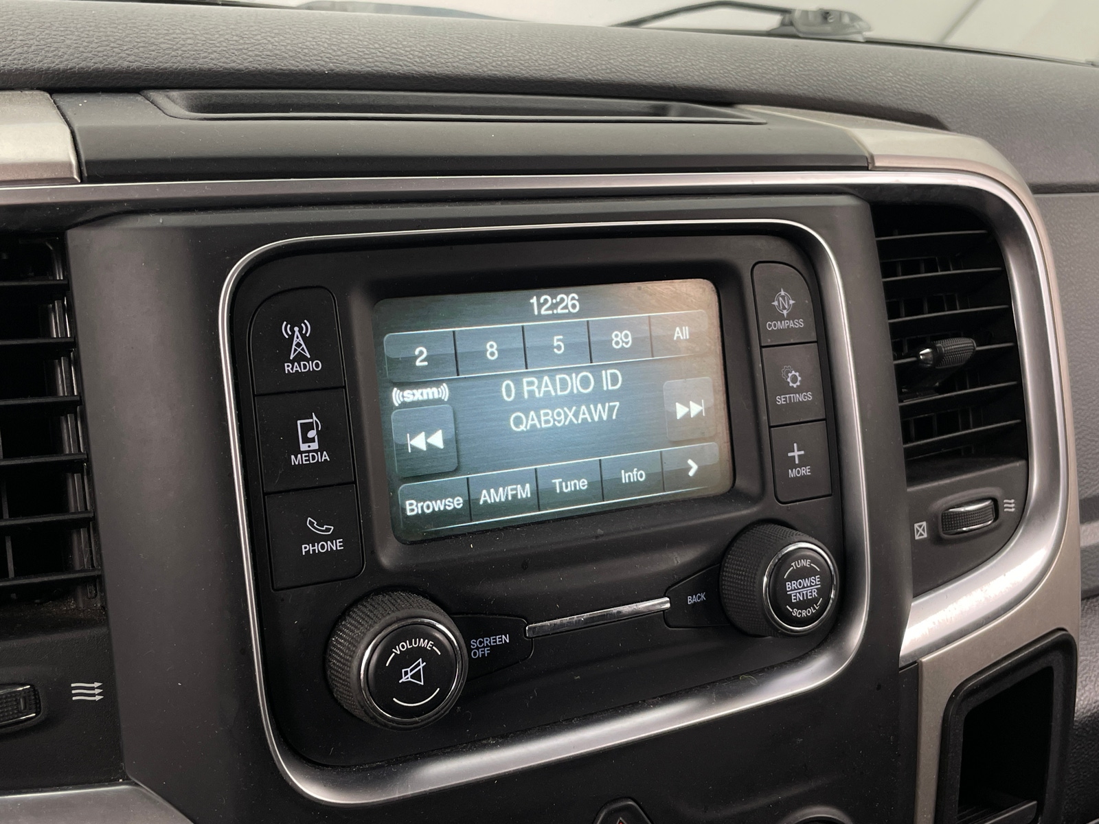 Thumbnail: 2020 RAM 1500 Classic - 4
