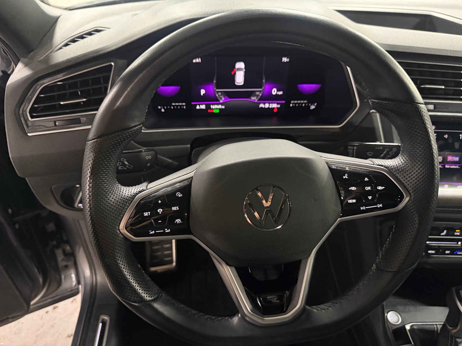 Thumbnail: 2022 Volkswagen Tiguan - 4