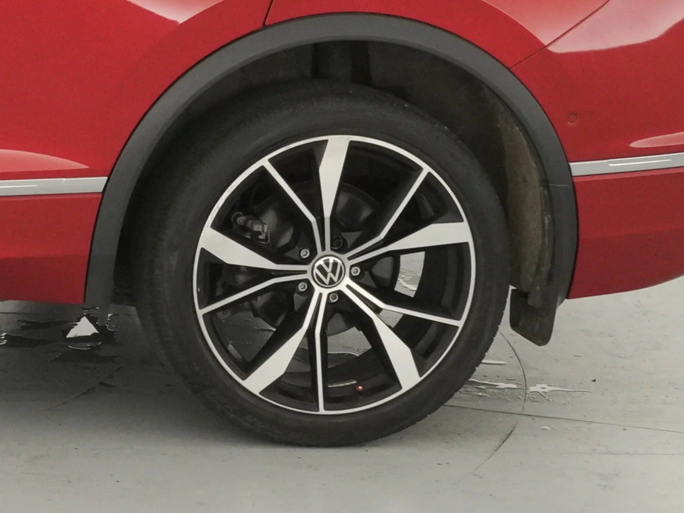 2024 Volkswagen Tiguan SEL R-LINE - Photo 19