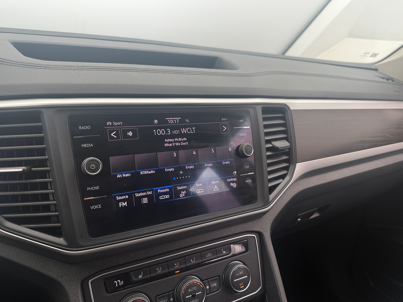 Thumbnail: 2021 Volkswagen Atlas - 3