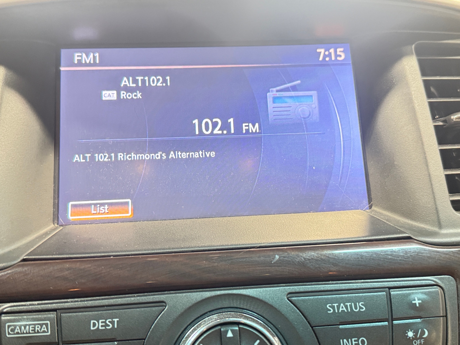 Thumbnail: 2015 Nissan Pathfinder - 3