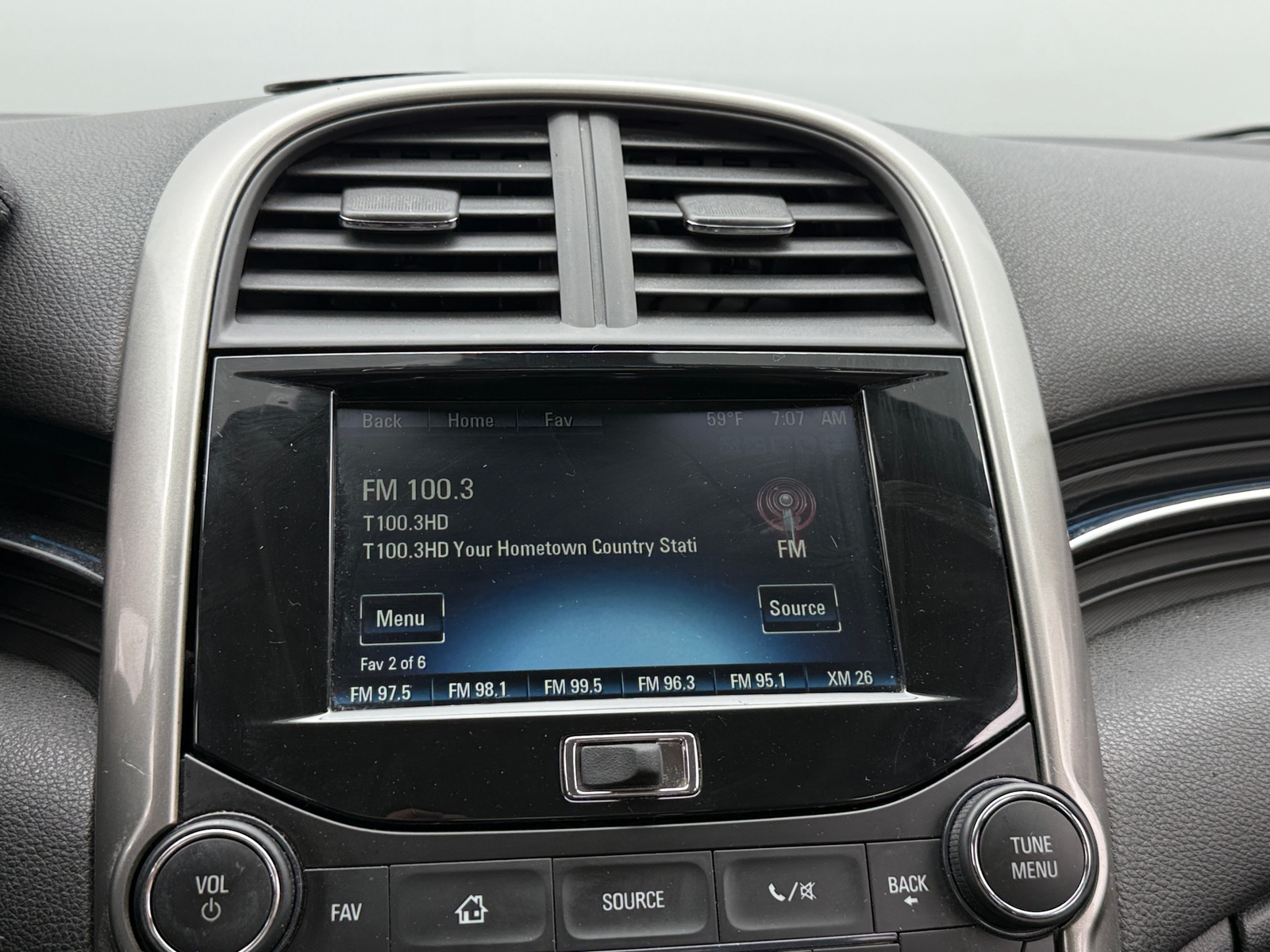 Thumbnail: 2016 Chevrolet Malibu - 3