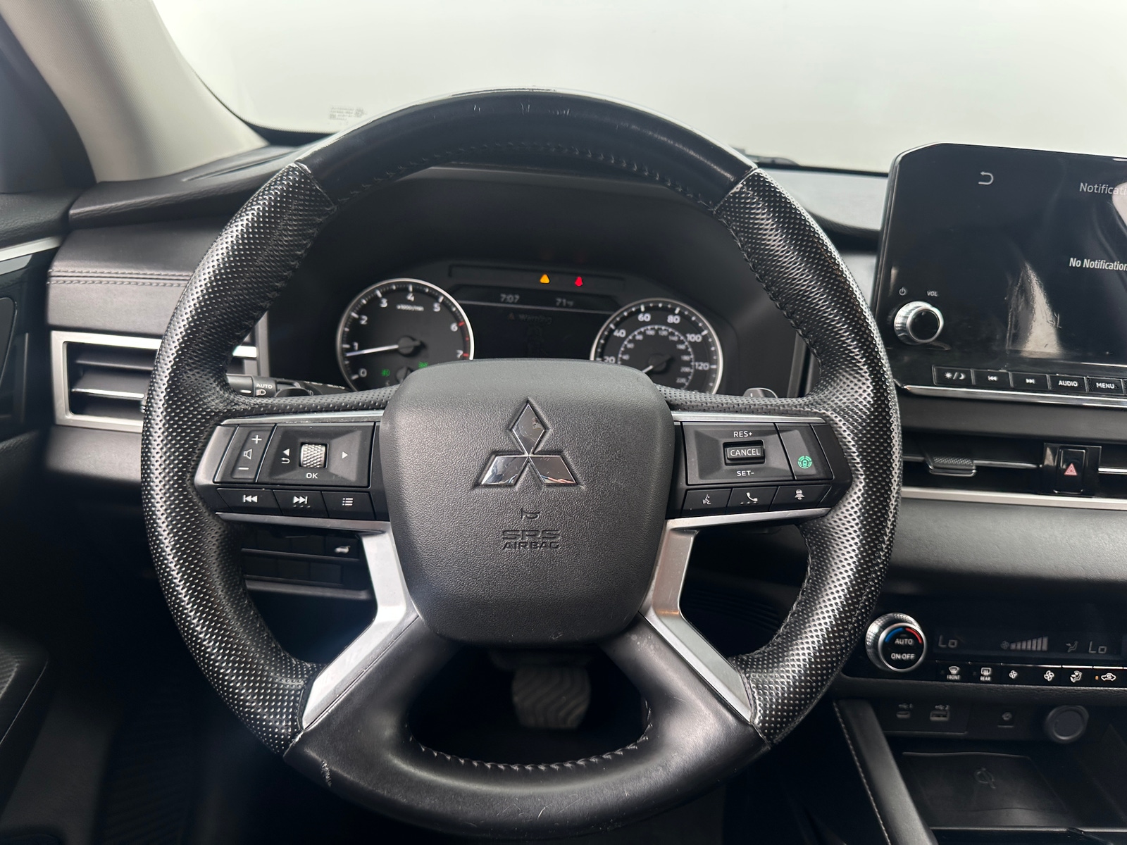 Thumbnail: 2022 Mitsubishi Outlander - 4