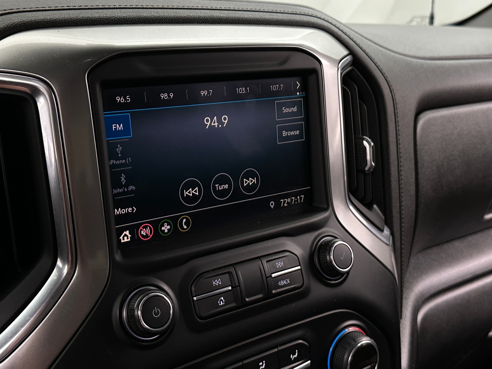 Thumbnail: 2019 Chevrolet Silverado 1500 - 4