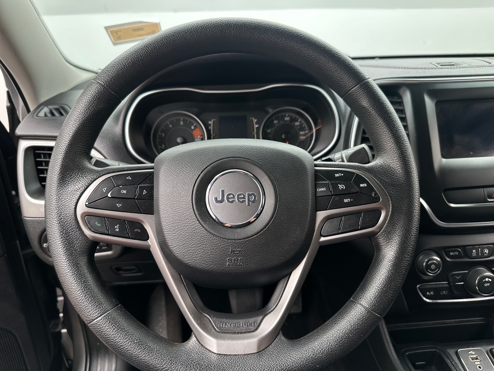 Thumbnail: 2019 Jeep Cherokee - 5