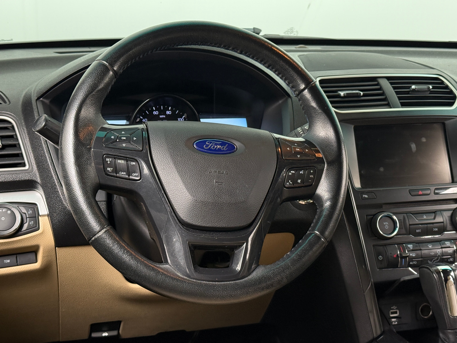 Thumbnail: 2016 Ford Explorer - 4