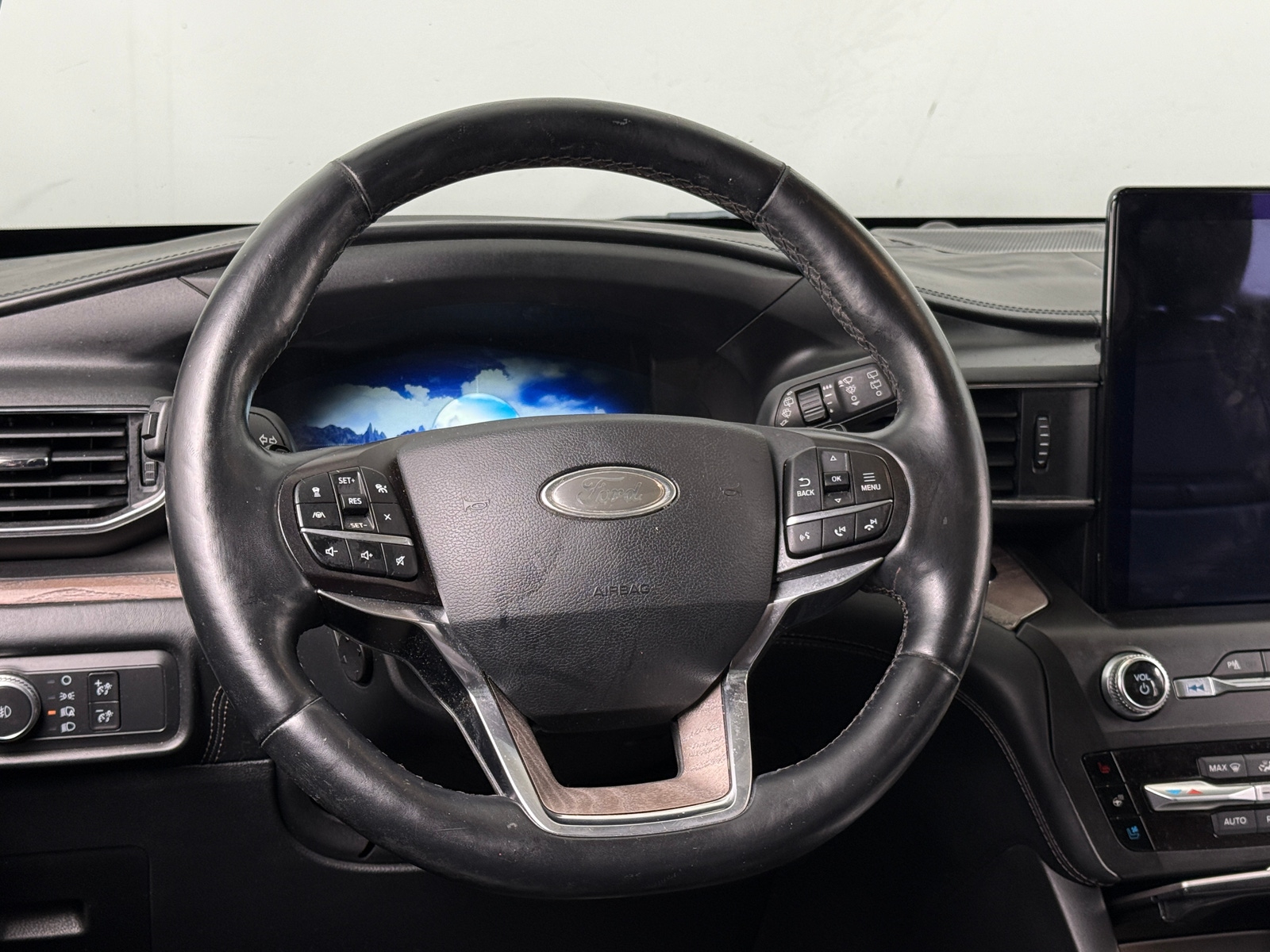 Thumbnail: 2020 Ford Explorer - 4