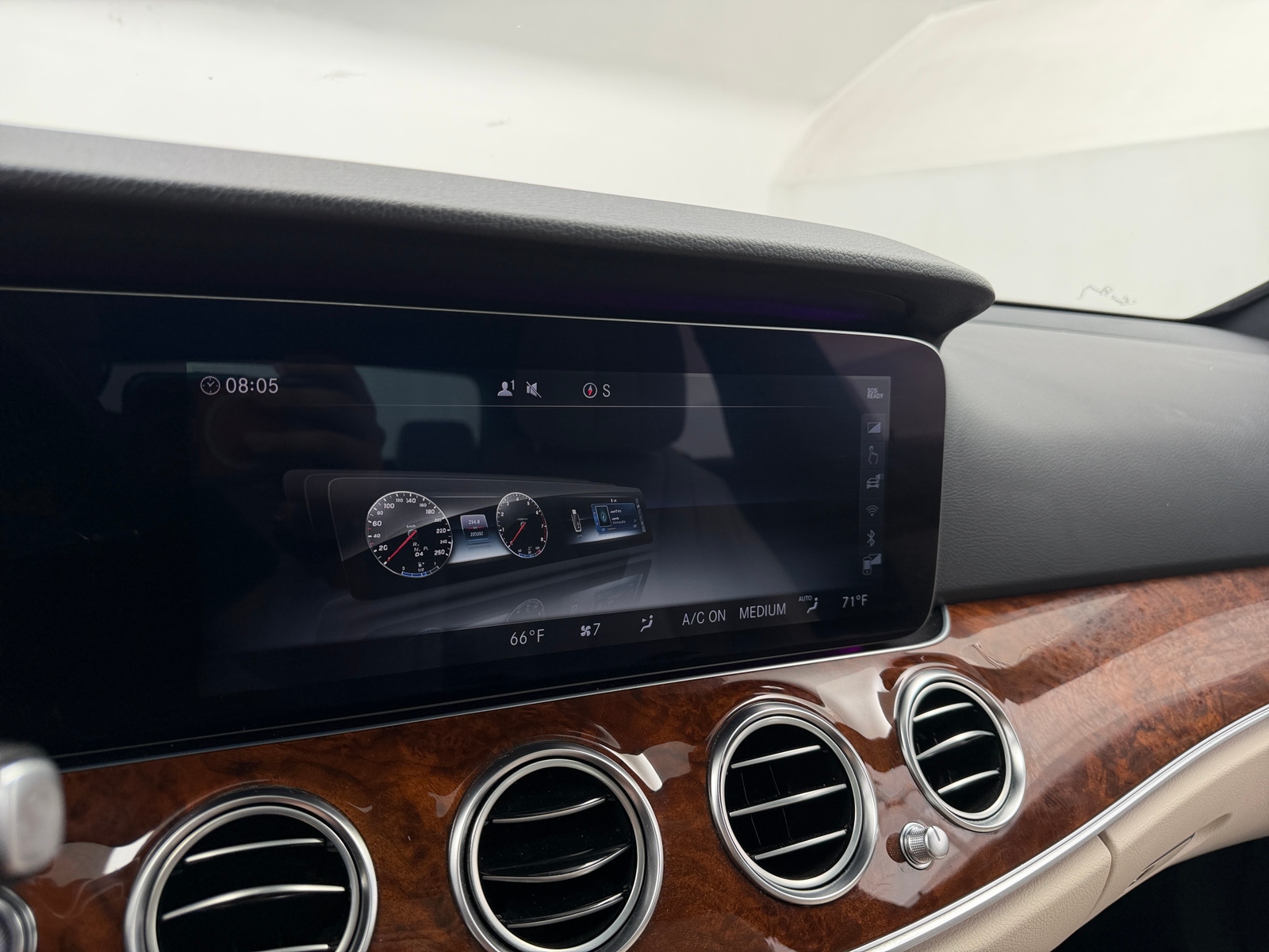 Thumbnail: 2019 Mercedes-Benz E-Class - 3