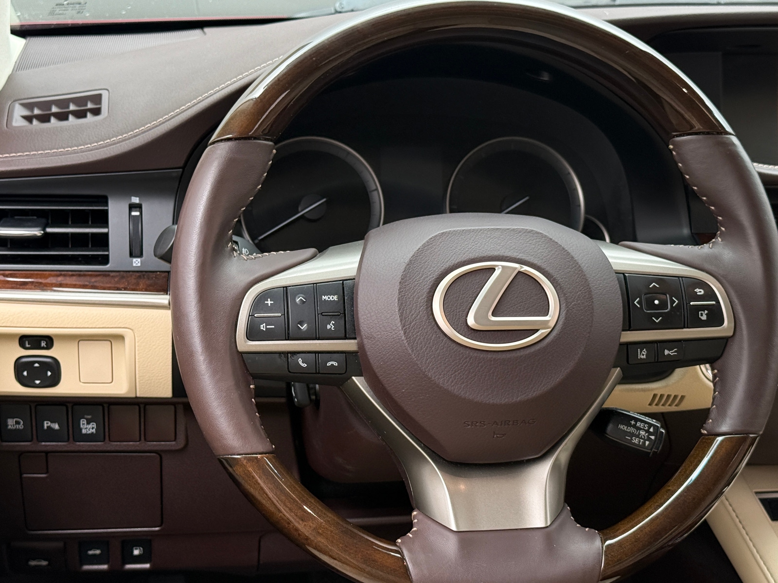 Thumbnail: 2018 Lexus ES - 4
