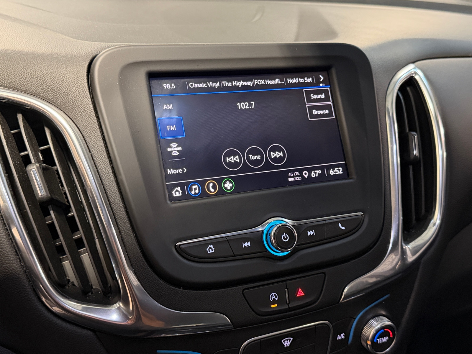 Thumbnail: 2022 Chevrolet Equinox - 4