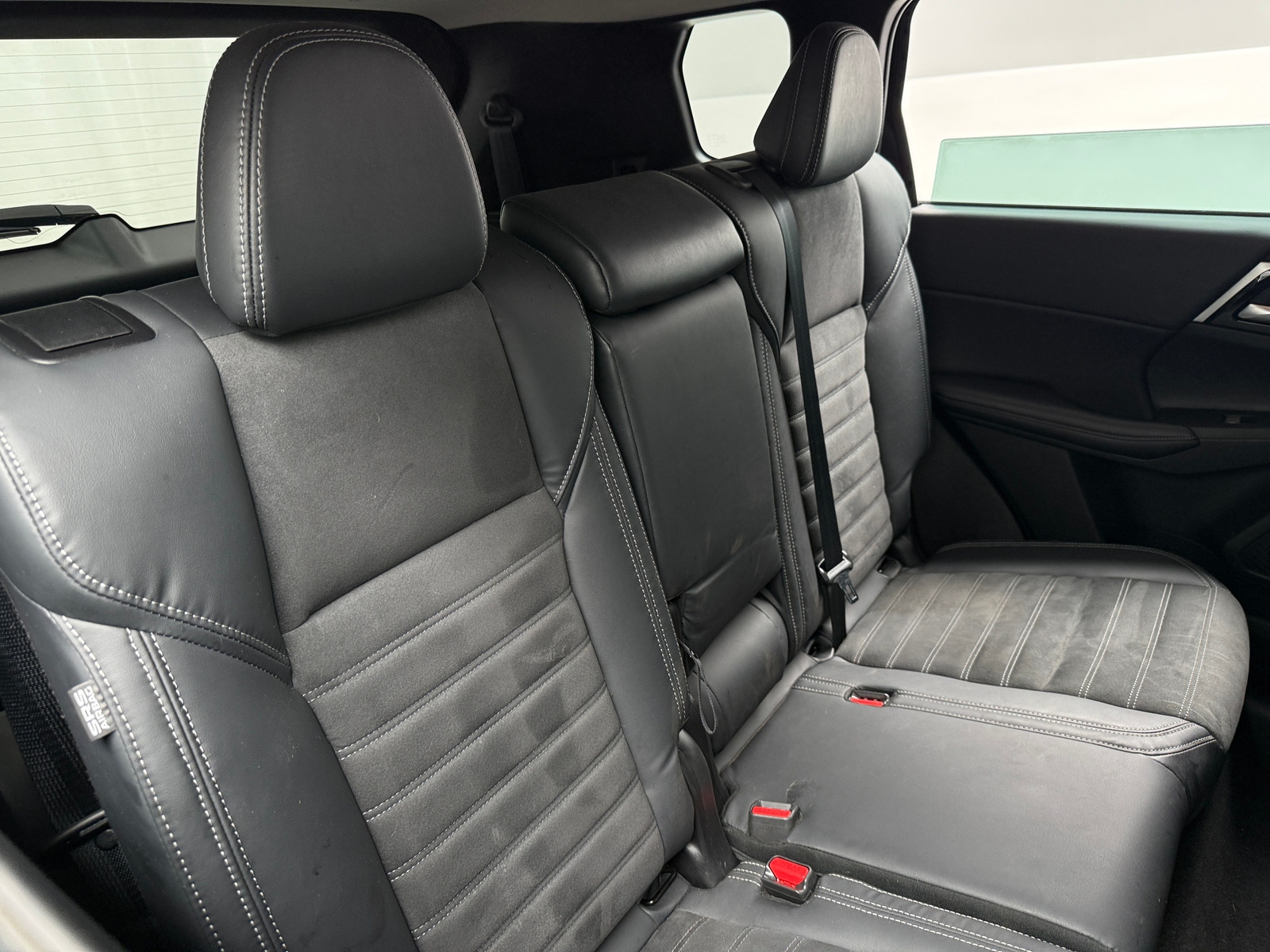 Thumbnail: 2023 Mitsubishi Outlander - 5