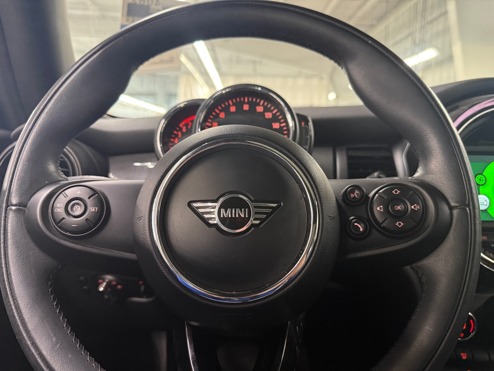 Thumbnail: 2019 MINI Cooper Hardtop - 4