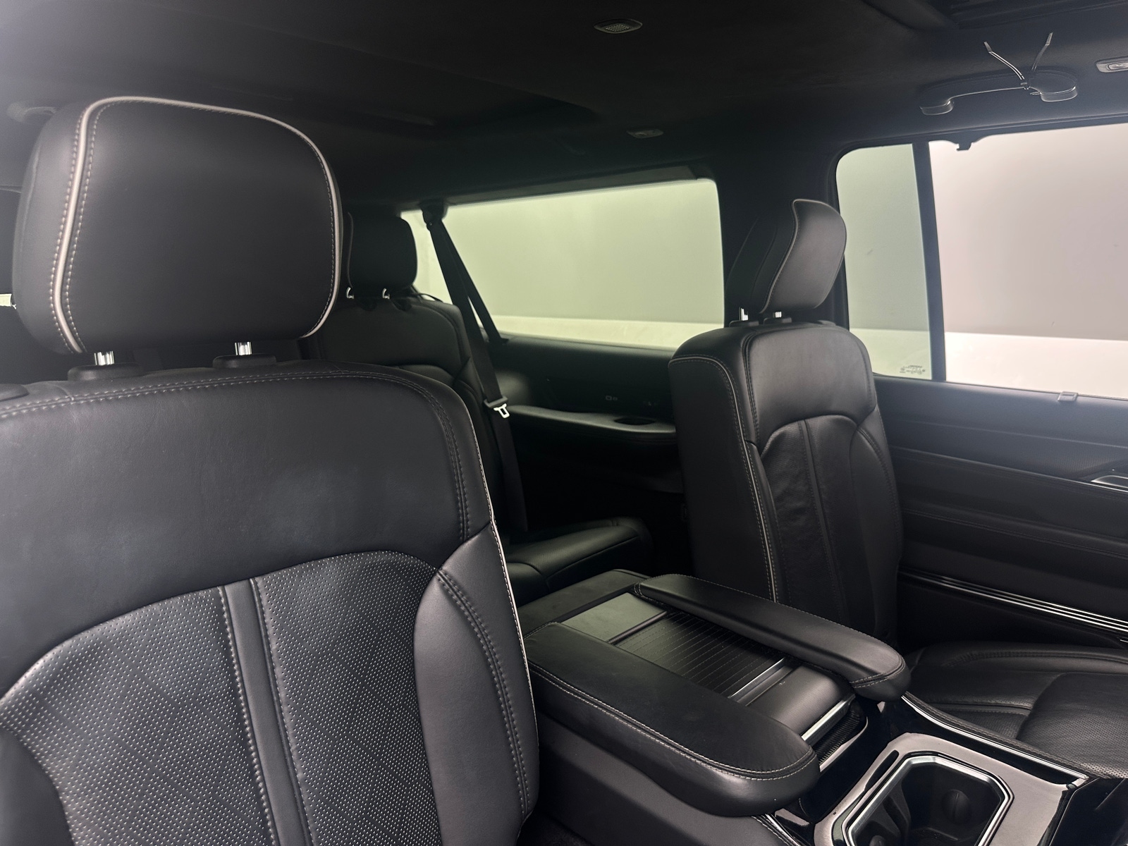 Thumbnail: 2024 Jeep Grand Wagoneer L - 5