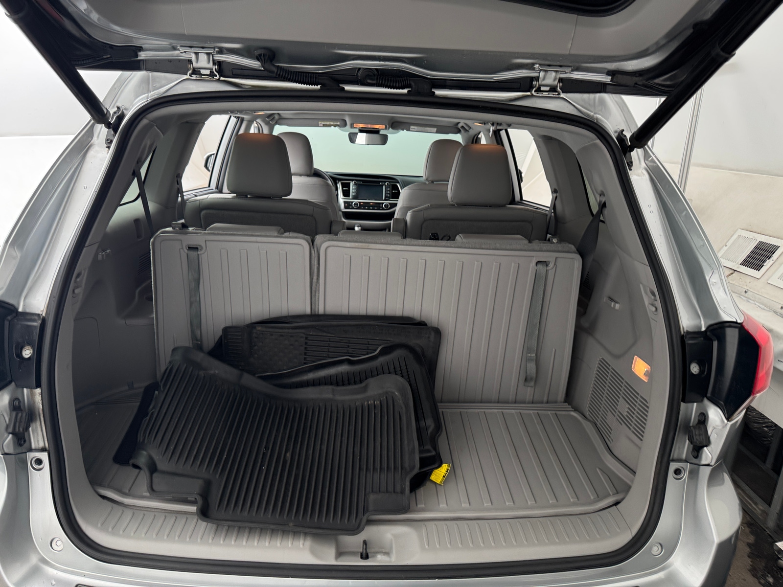 Thumbnail: 2019 Toyota Highlander - 6
