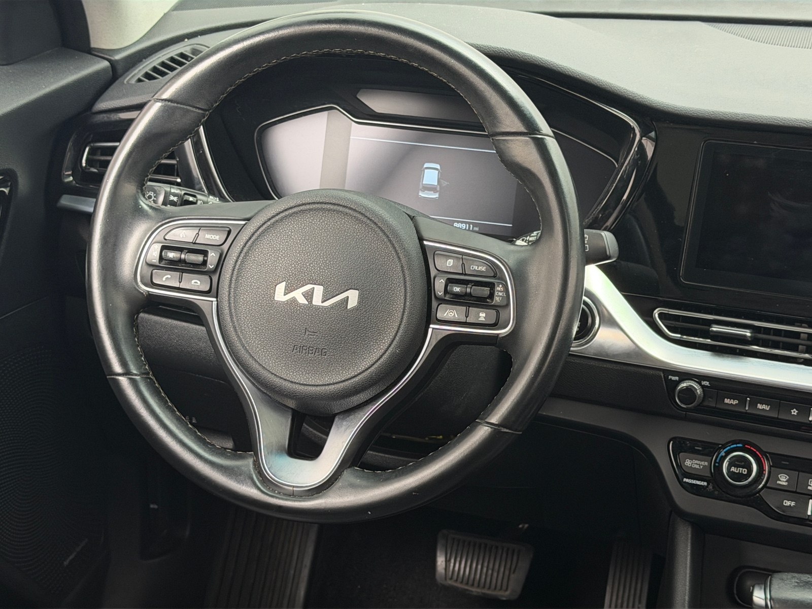 Thumbnail: 2022 Kia Niro - 4