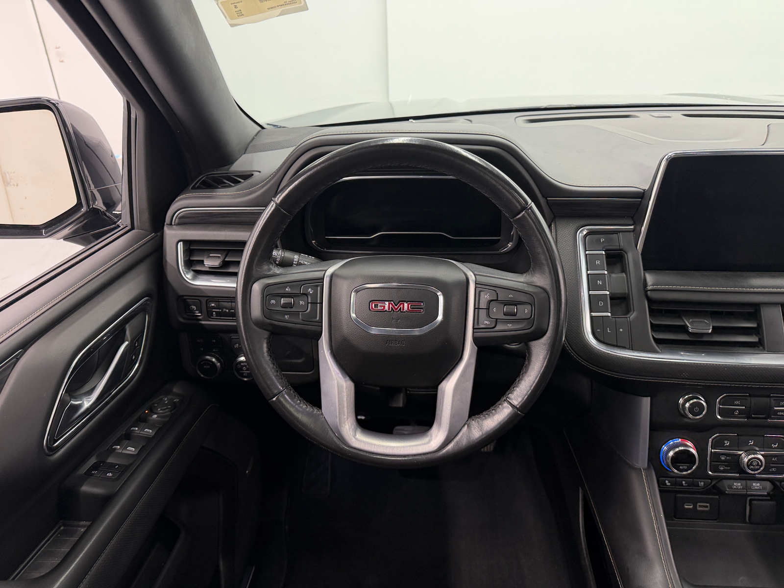 Thumbnail: 2023 GMC Yukon XL - 4