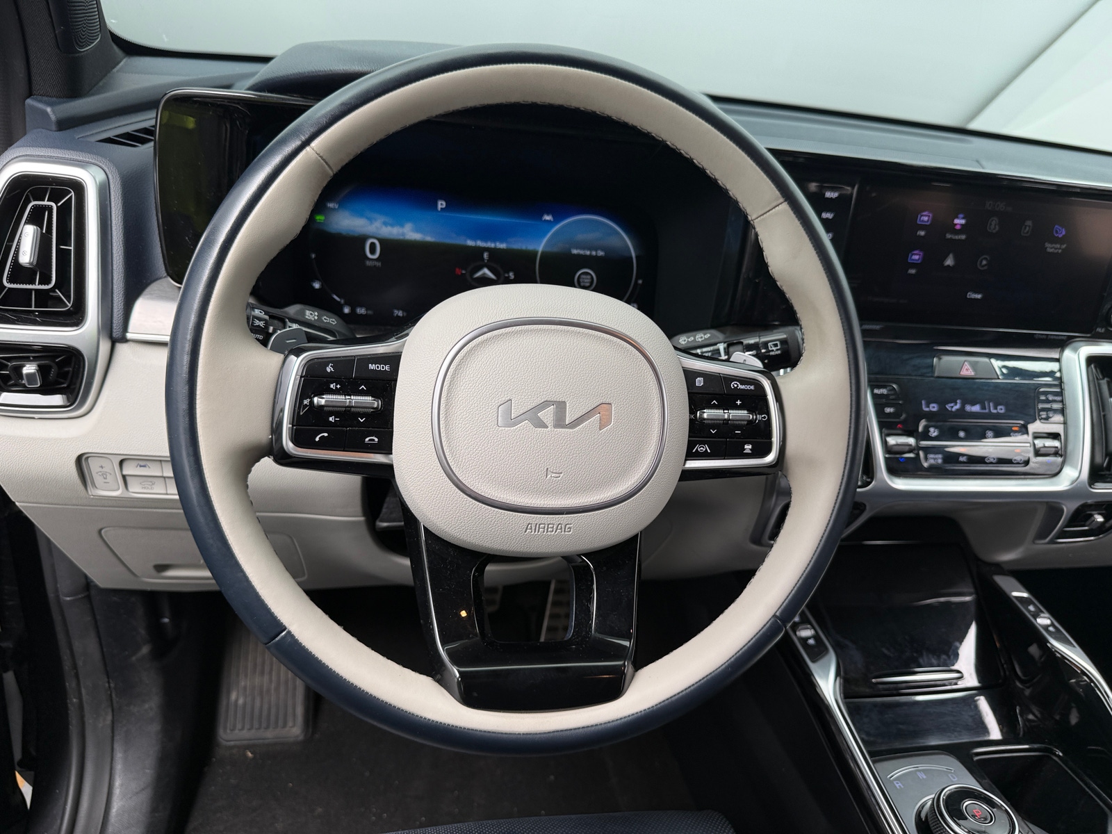 Thumbnail: 2022 Kia Sorento - 4