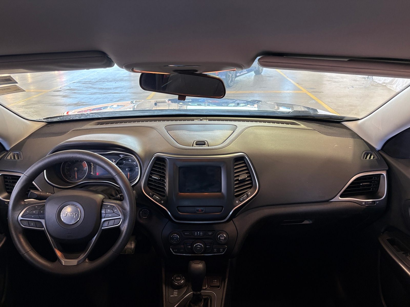 Thumbnail: 2019 Jeep Cherokee - 3