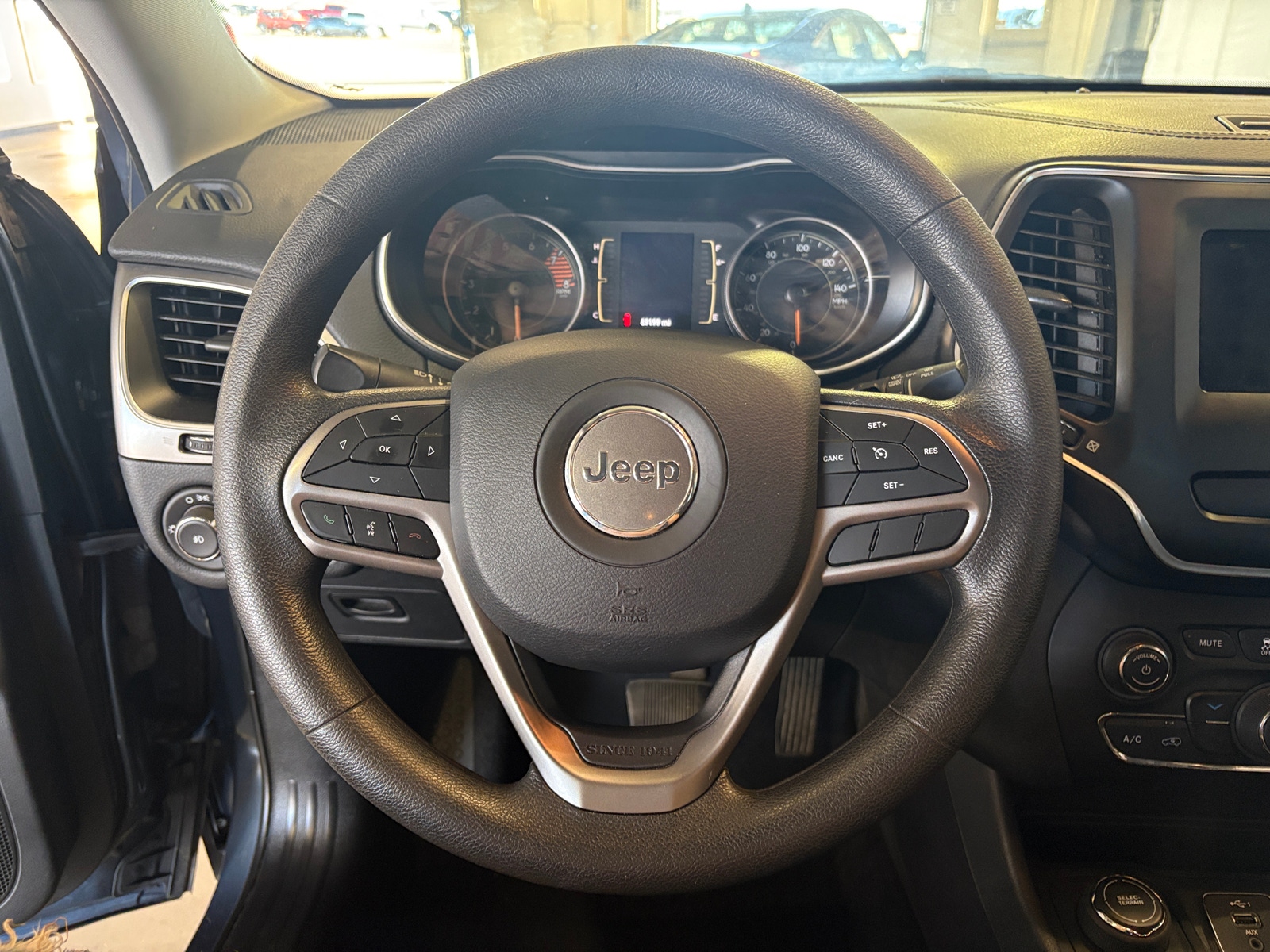Thumbnail: 2019 Jeep Cherokee - 5